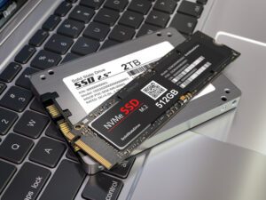 ssd-hdd-on-a-laptop